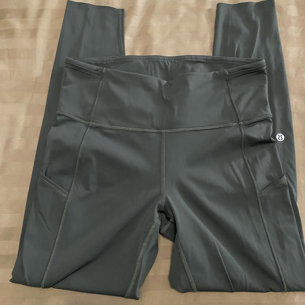 Lululemon fast and free legging 25”. Grey. Size 8